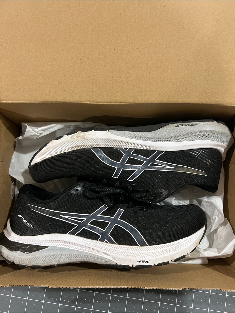 ASICS GT-2000 Black and White Running Shoes W 8.5